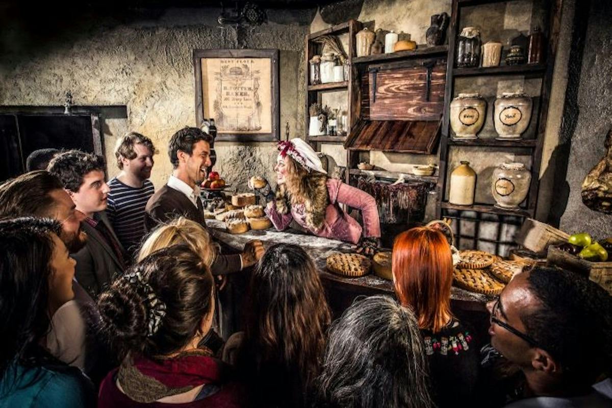 Edinburgh: Harry Potter Sights Tour + Edinburgh Dungeon Entry