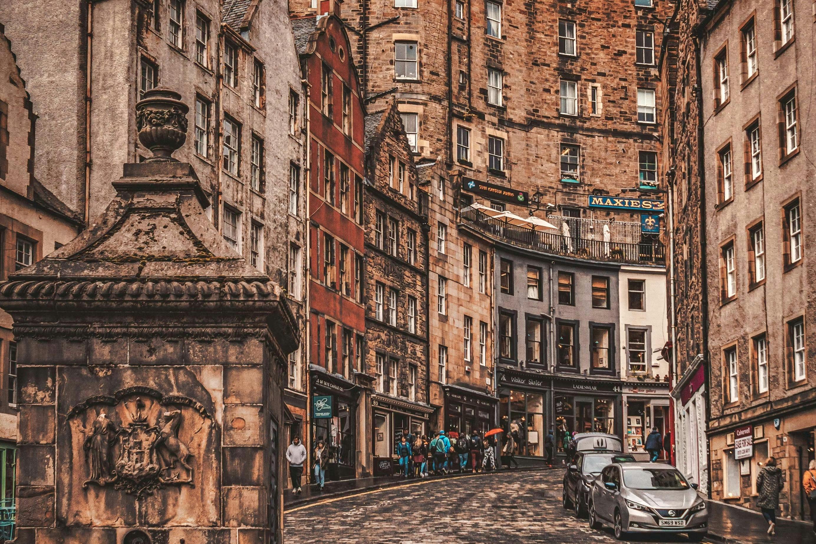 Edinburgh: Harry Potter Sights Guided Walking Tour + Gin Tasting