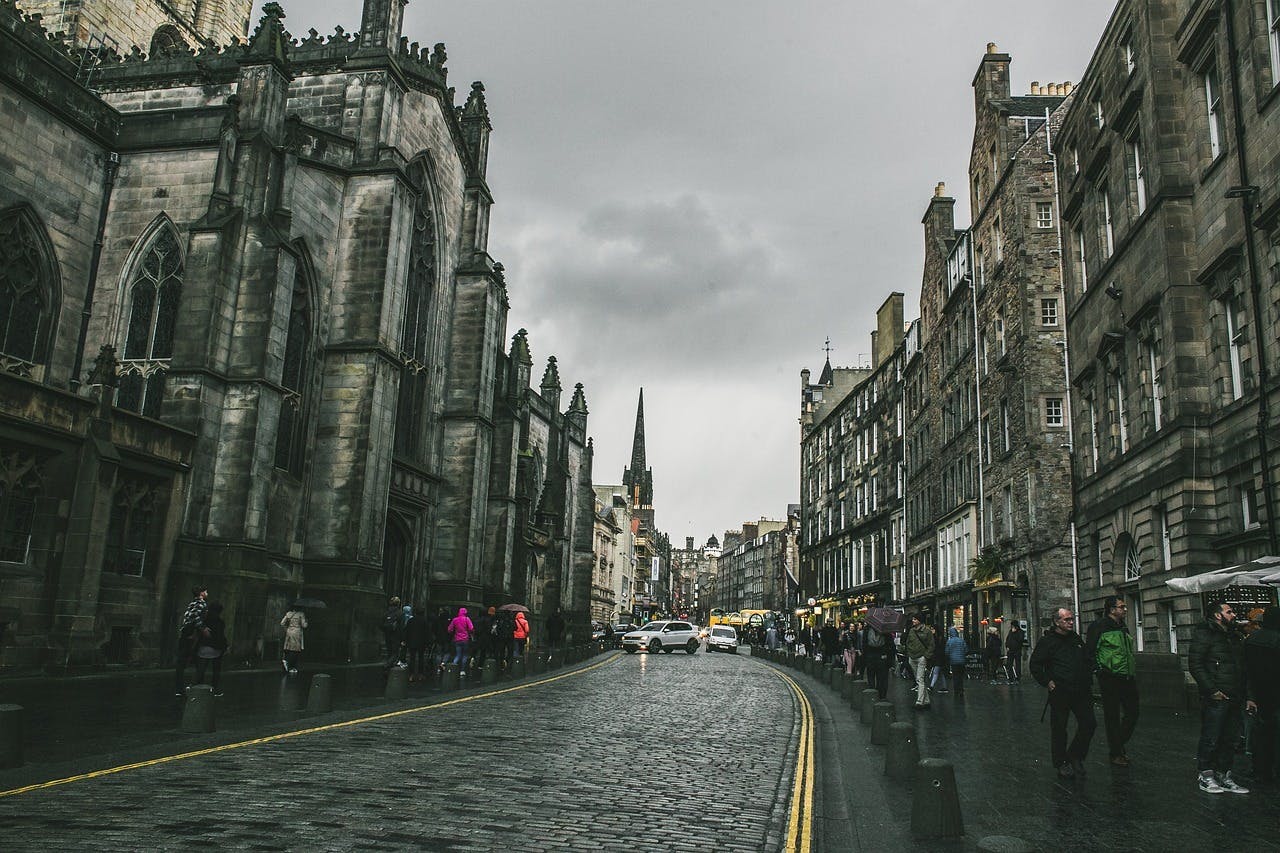 Edinburgh: Harry Potter Sights Tour + Holyrood Palace Entry