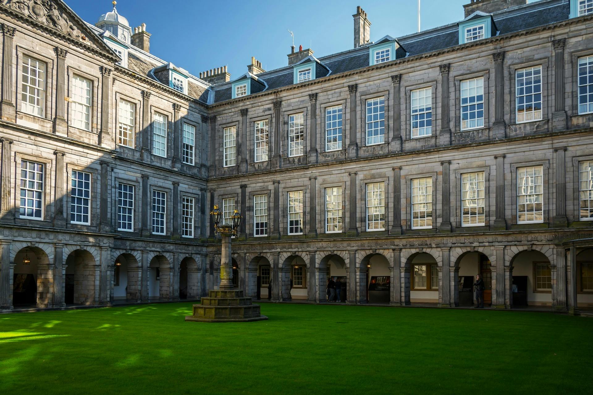 Edinburgh: Harry Potter Sights Tour + Holyrood Palace Entry