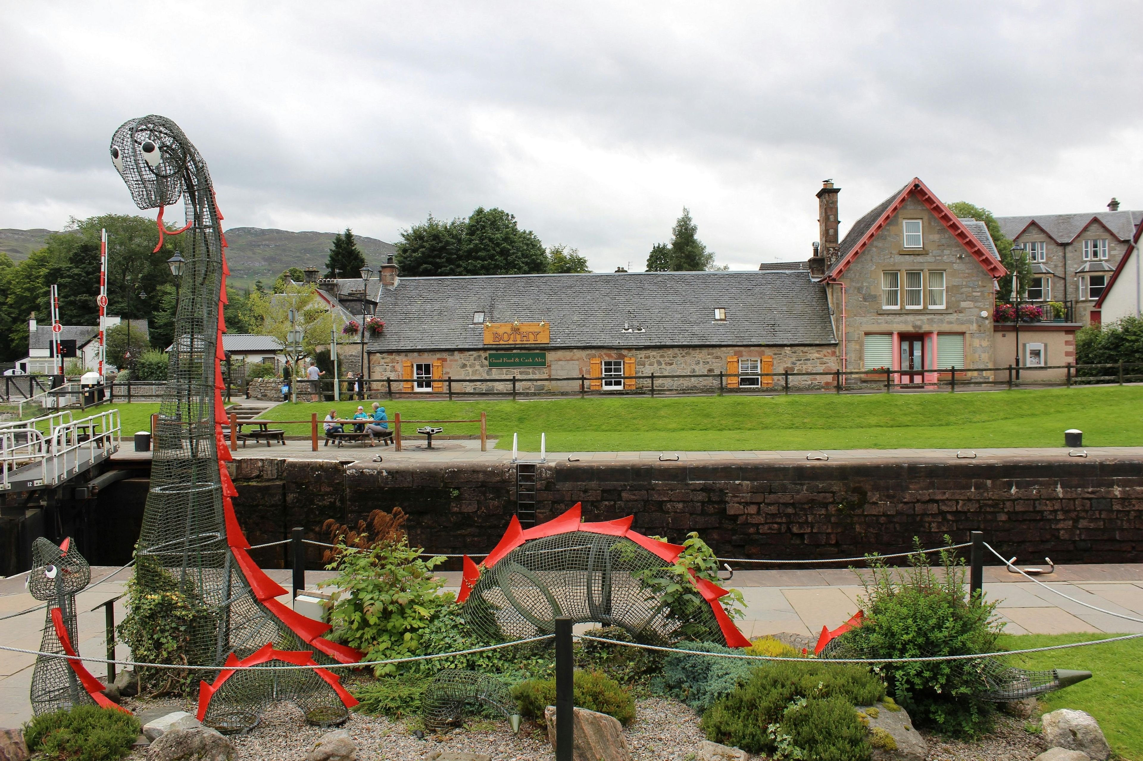 Loch Ness: Day Trip from Edinburgh with Boat Cruise