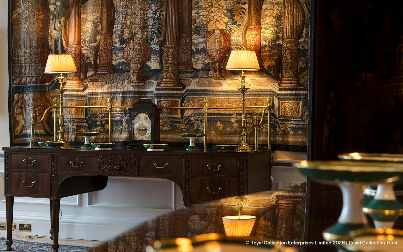Palace of Holyroodhouse Entry Tickets & Private Guided Tour of Queen Elizabeth II Private Apartments
