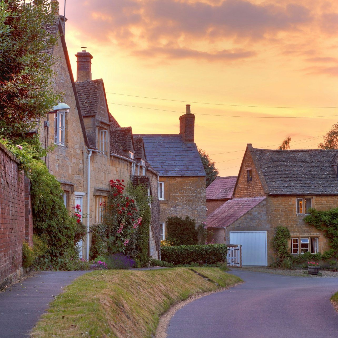 London: Harry Potter Film Sites Tour + Lacock Abbey & Gloucester Cathedral Entry