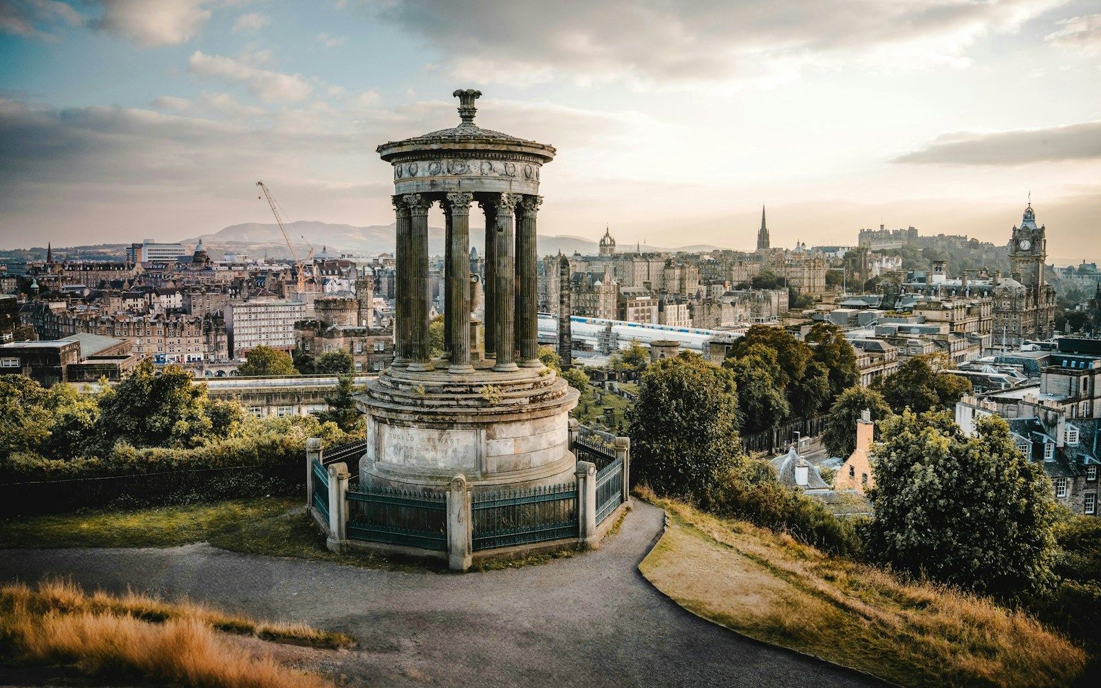 Edinburgh Private Walking Tour with a Local Guide