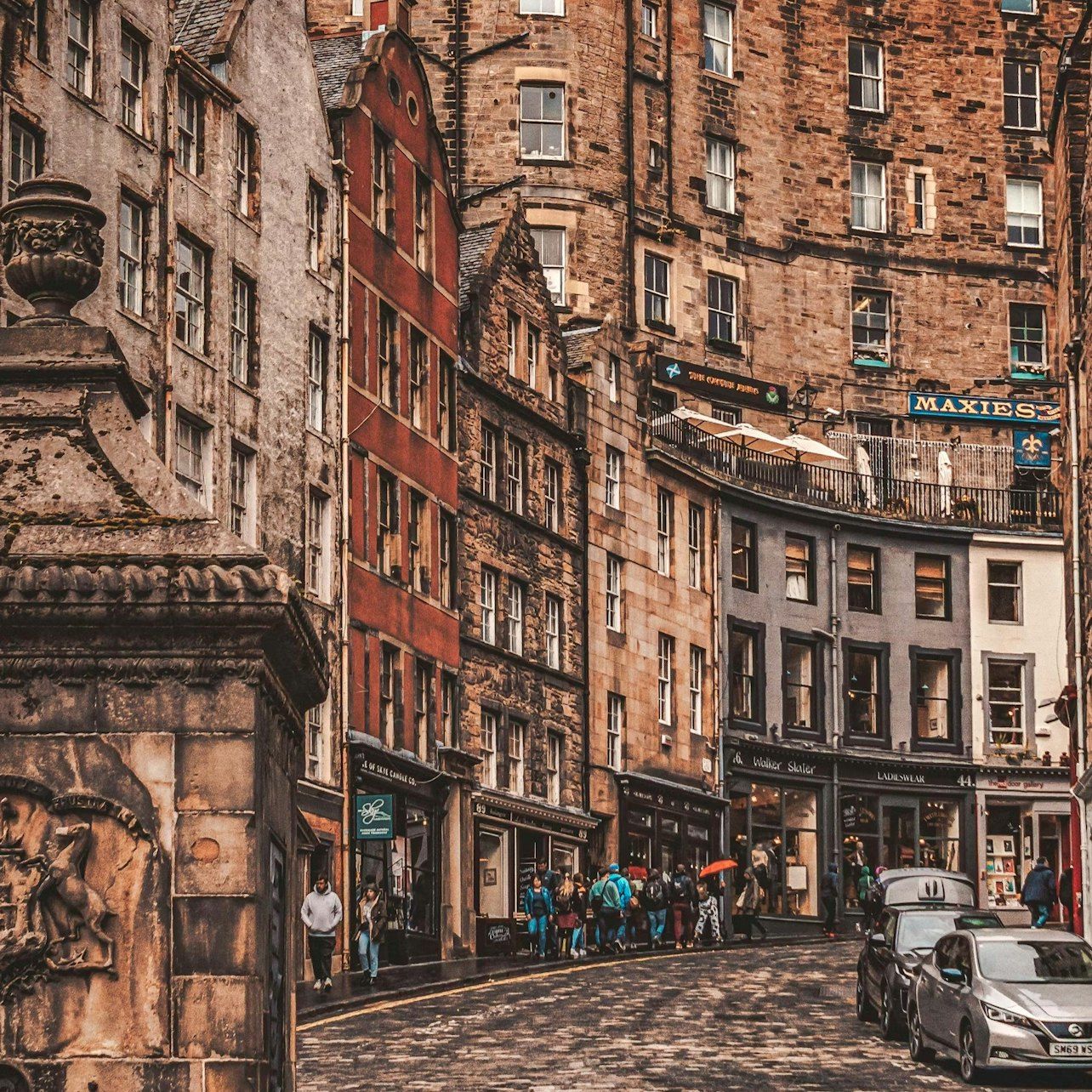 Edinburgh: Harry Potter Sights Guided Walking Tour + Gin Tasting