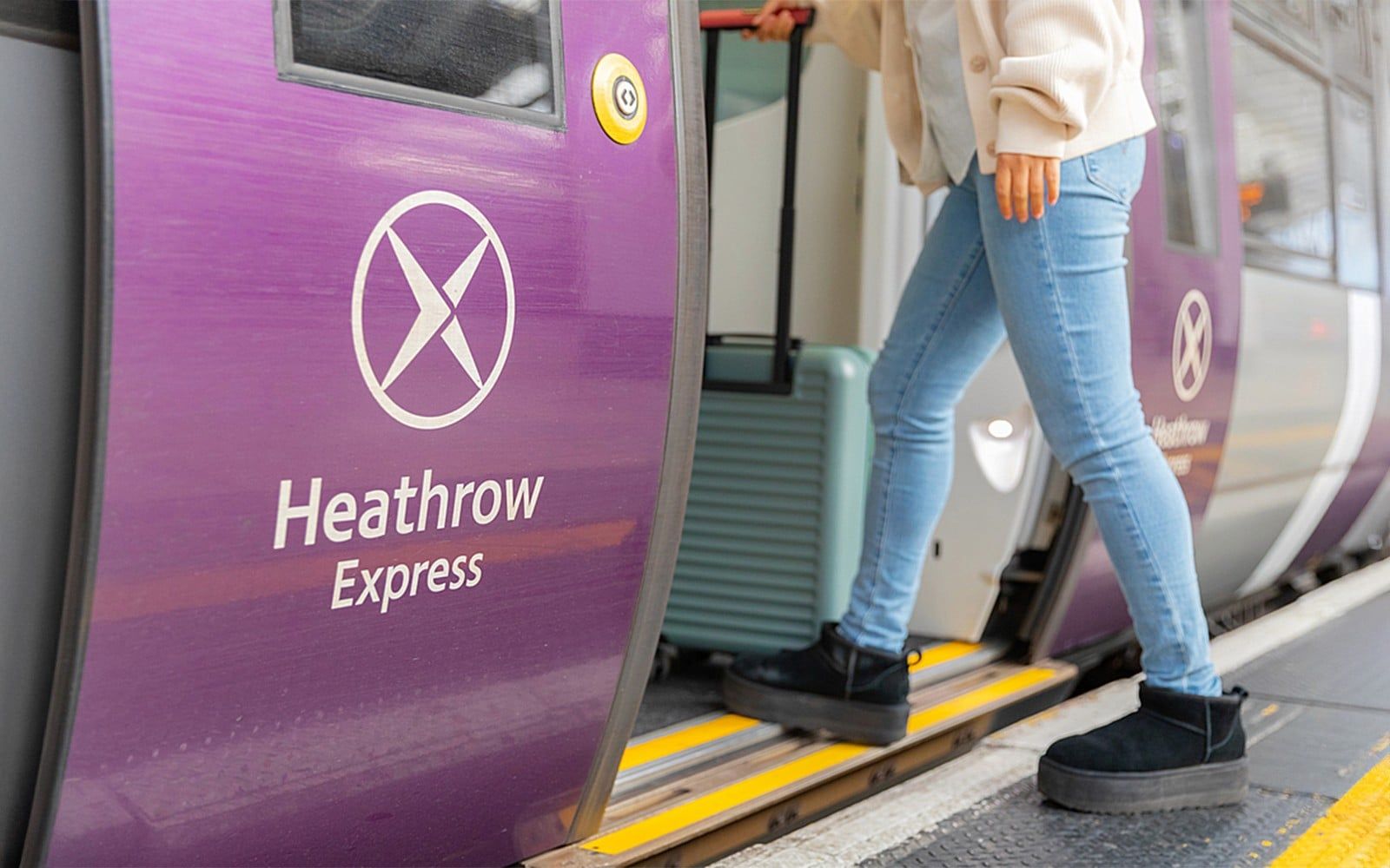 Heathrow Express: One-Way/Round-Trip Train Transfers between Heathrow Airport and London Paddington — landscape