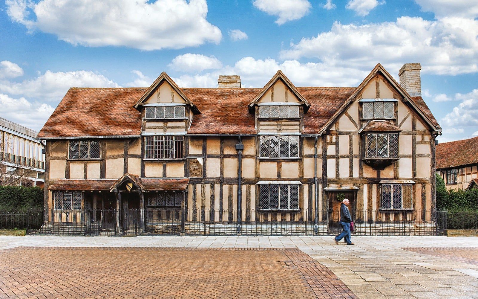 From London: Oxford, Stratford-upon-Avon, Cotswolds and Warwick Castle Day Trip — landscape