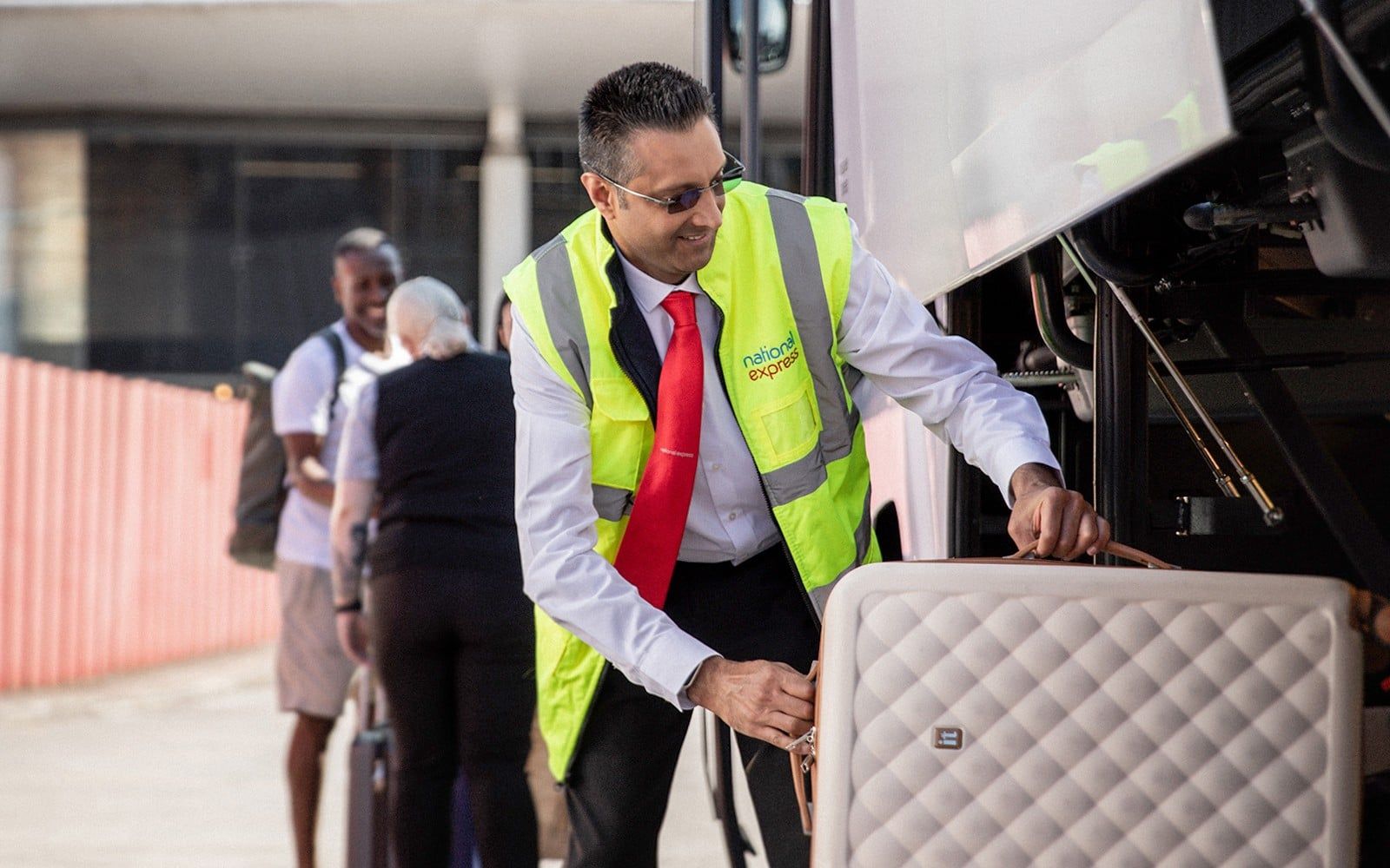 Bus Transfers: Gatwick Airport to/from London Victoria Station — portrait