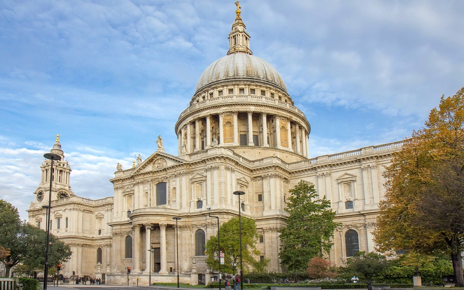 St. Paul's Cathedral & Tower of London Guided Tour with Thames River Cruise — portrait