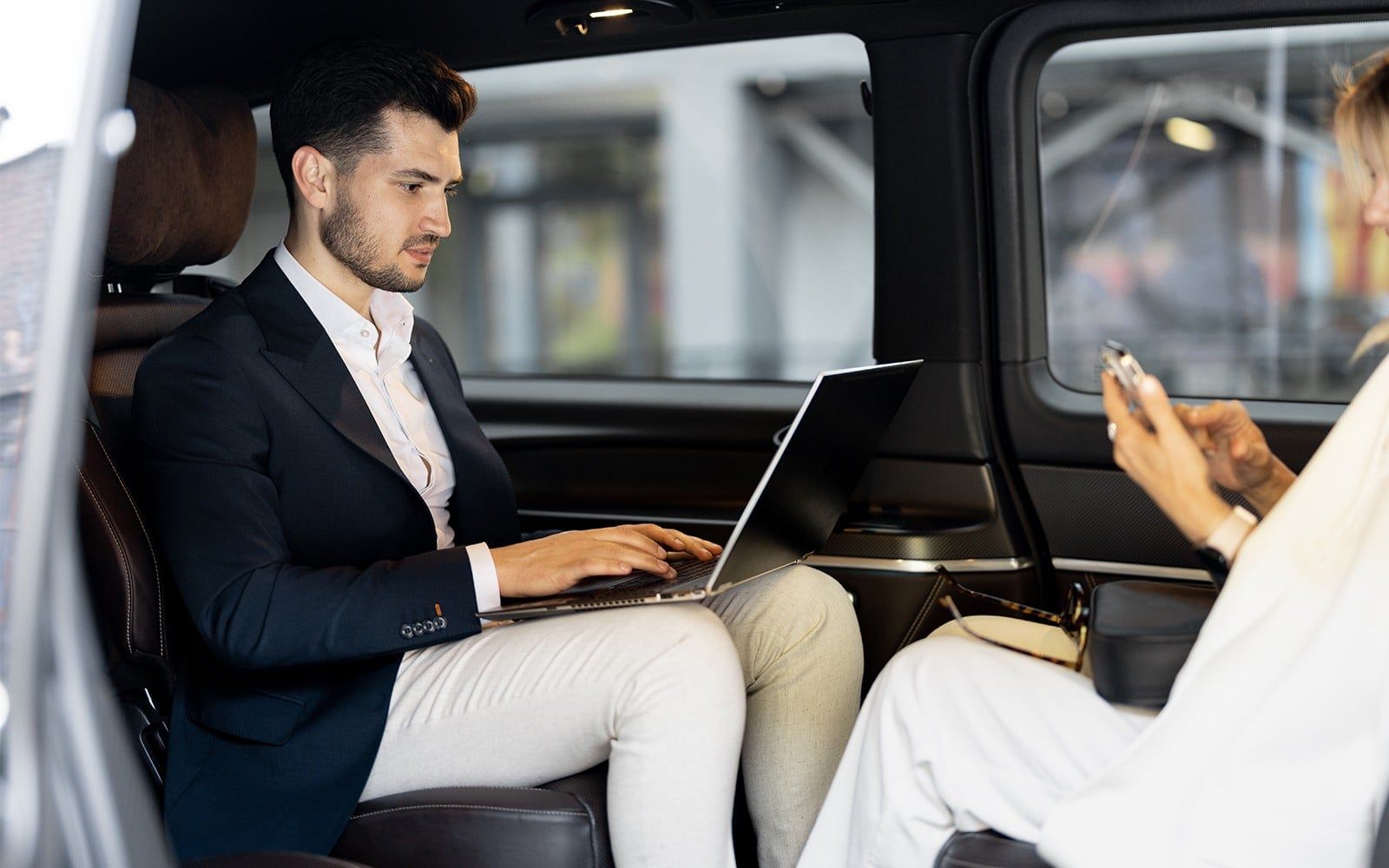 London: Private Transfer To/From Heathrow Airport and Hotel β landscape