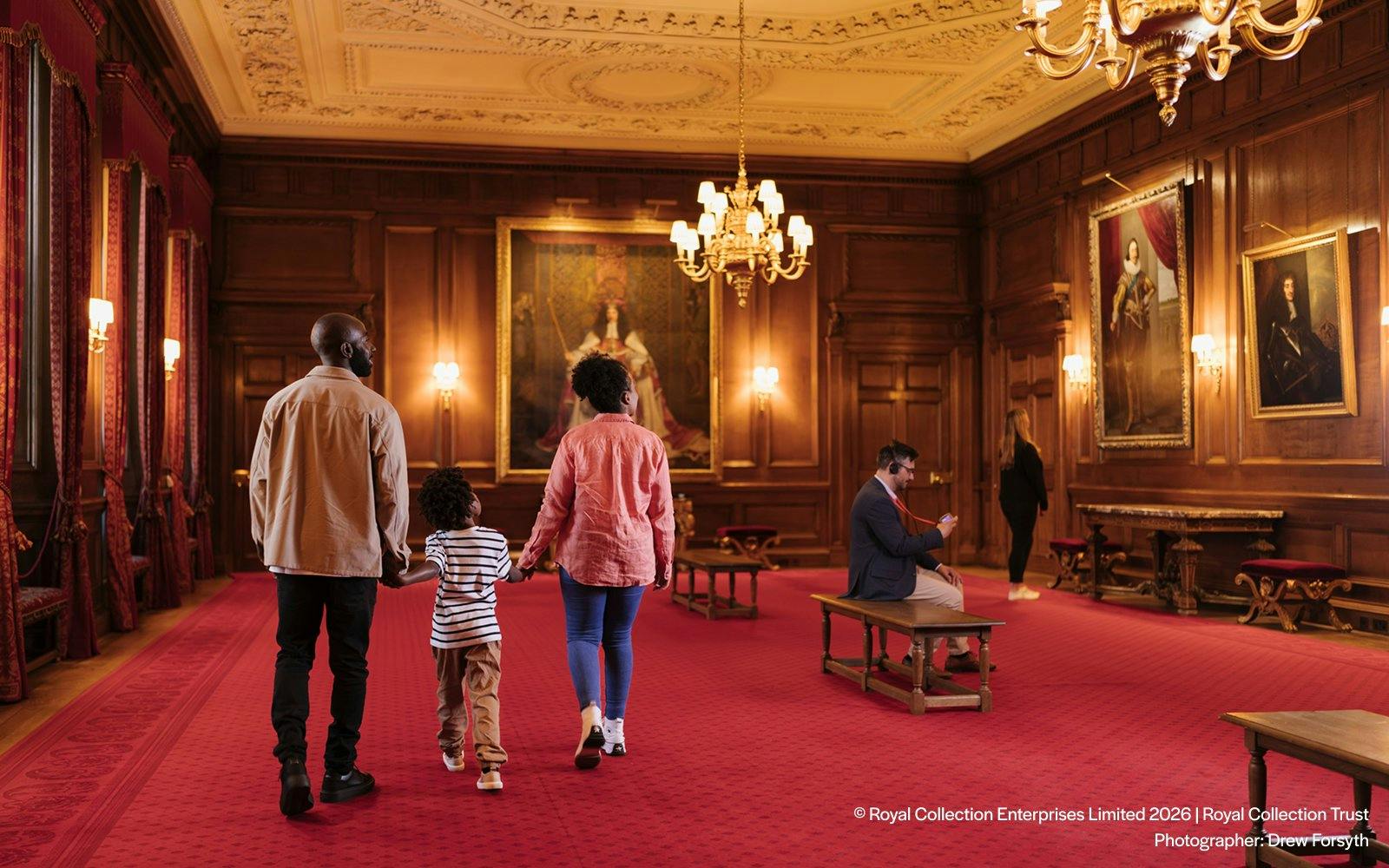 Palace of Holyroodhouse Entry Tickets & Private Guided Tour of Queen Elizabeth II Private Apartments