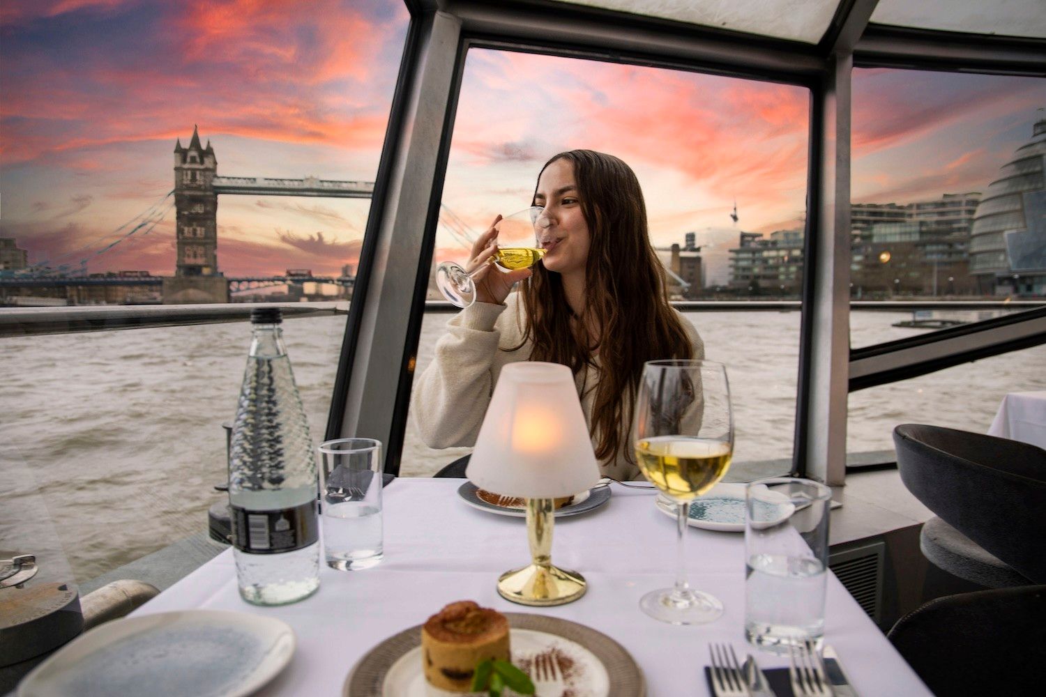 Thames River Dinner Cruise with Sunset Views and Drinks — landscape