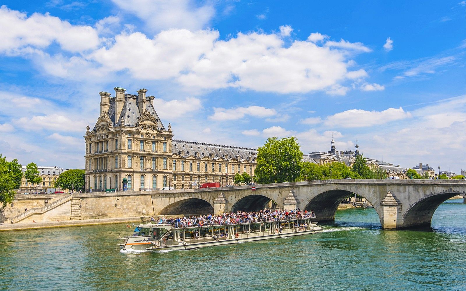From London: Luxury Escorted Paris Day Trip with Lunch on the Eiffel Tower — mobile