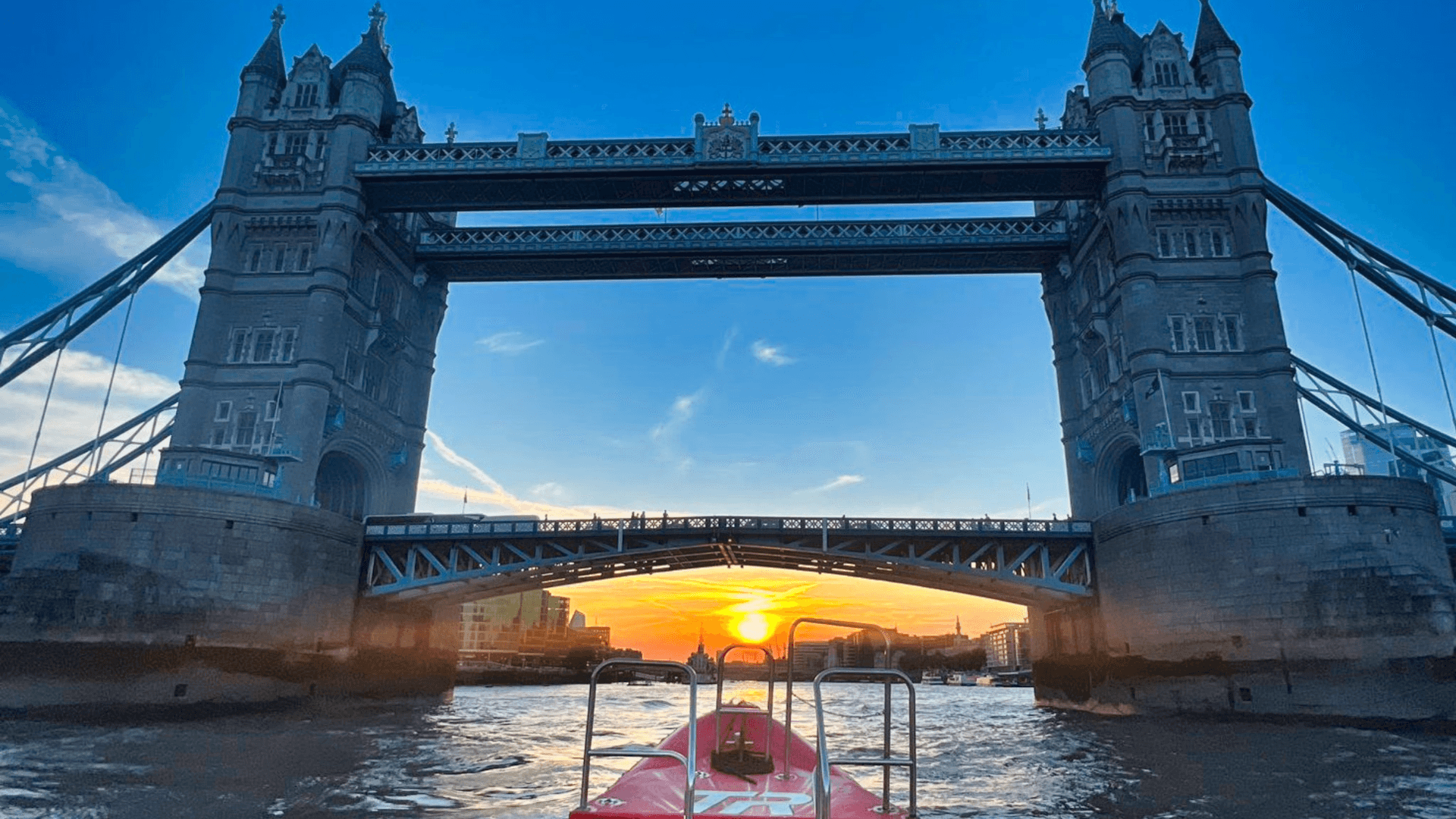 Thames Rockets: Speedboat Experience by Night — landscape