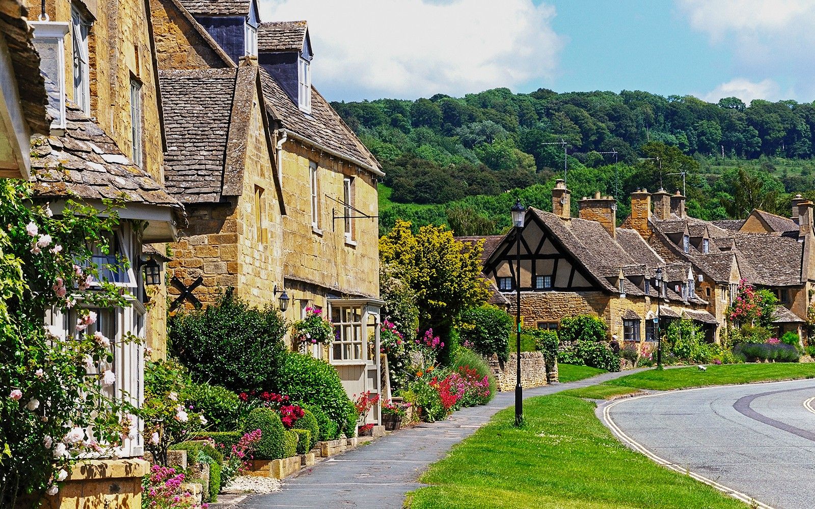 From London: Oxford, Stratford-upon-Avon, Cotswolds and Warwick Castle Day Trip — gallery 3