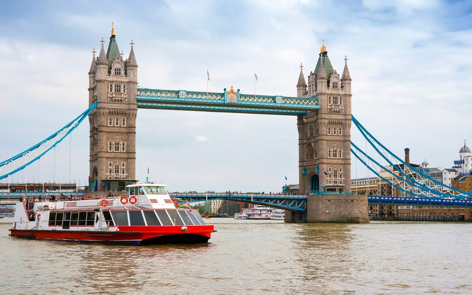 St. Paul's Cathedral & Tower of London Guided Tour with Thames River Cruise — mobile