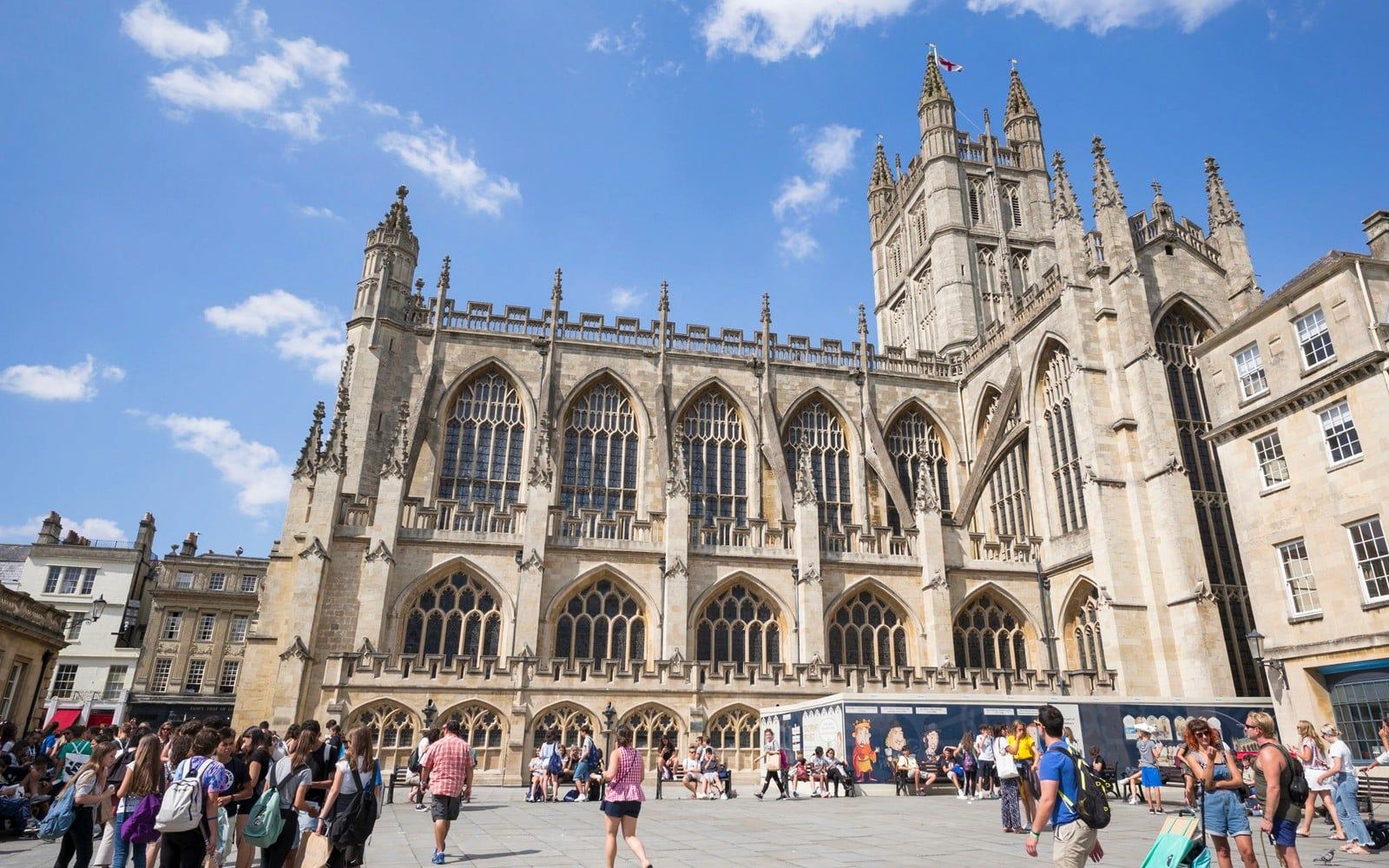 Bath Abbey with tourists in Bath, England, part of the Bridgerton Tour and Bath City Highlights — Bridgerton: 1.5 Hour Guided Tour of Filming Locations in Bath with Music