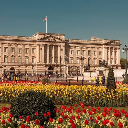 London: The Murder at Buckingham Palace Mystery Hunt