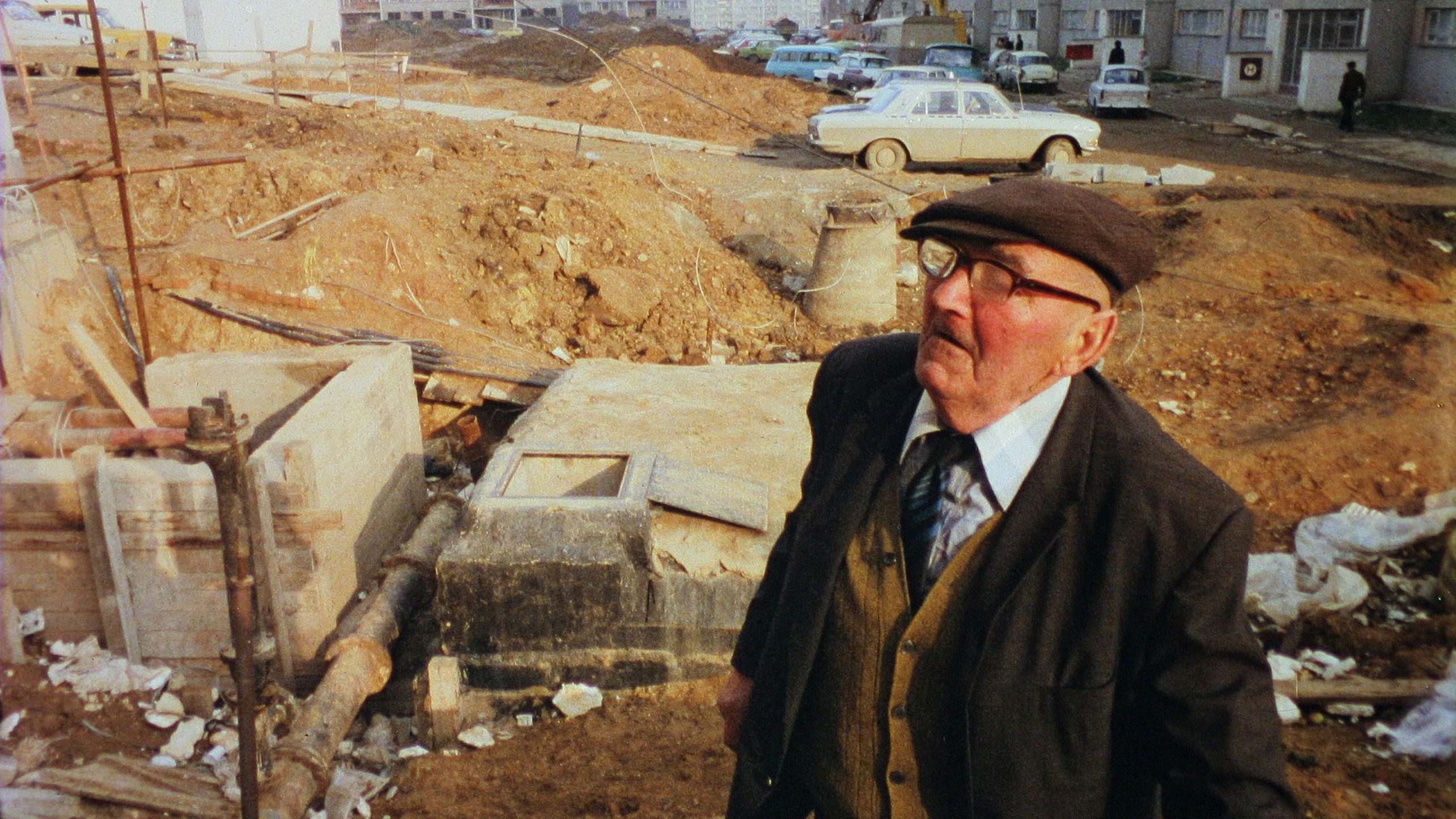 Panelstory or Birth of a Community (1980) backdrop