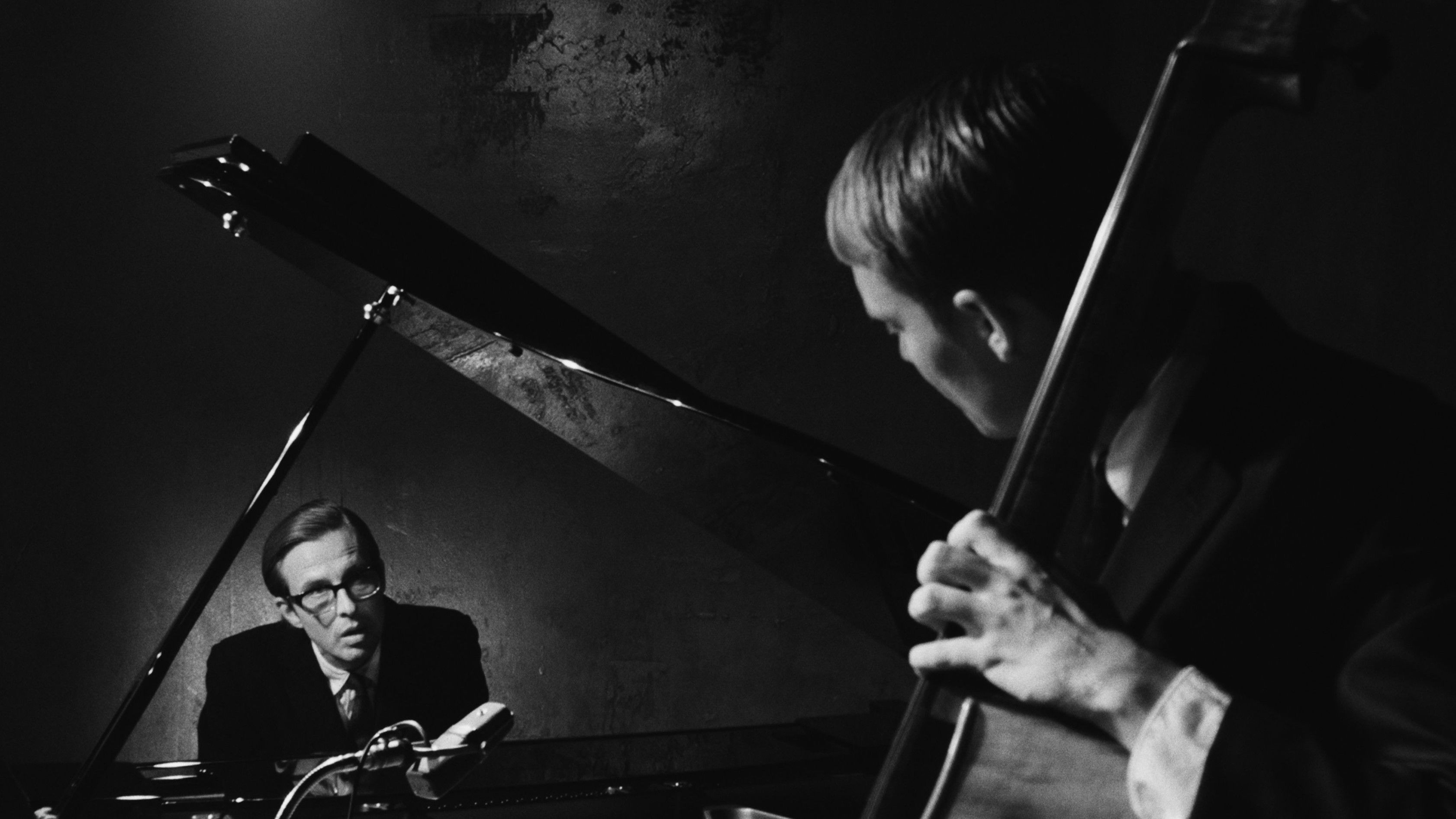 Everybody Digs Bill Evans (2026) backdrop