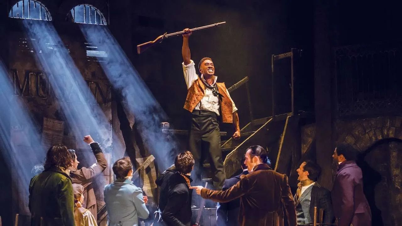 Behind the scenes look at Les Misérables production design and theatrical staging