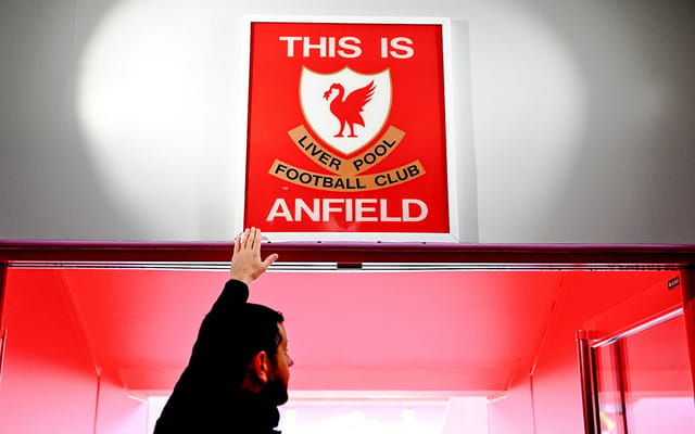Liverpool: The Anfield Experience Tour with Food and Drinks