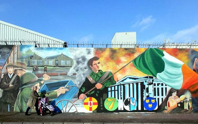 Guided Political Taxi Tour of Belfast