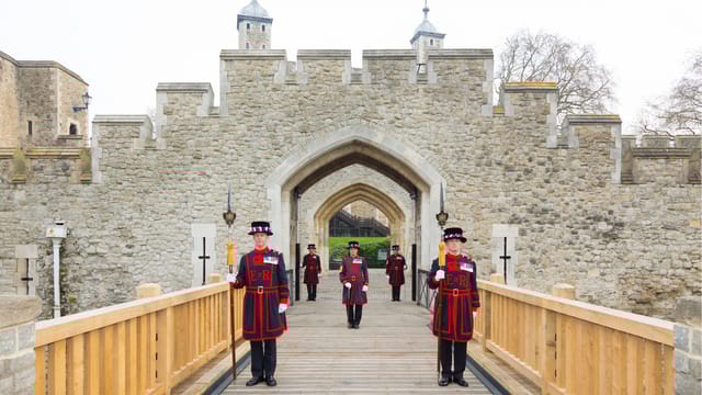 Tower of London & Crown Jewels